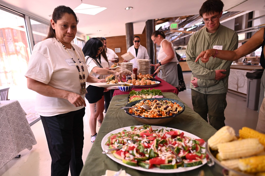 Tribal member Yvonne Arellano and Stanford student volunteer Marty Freeland at dinner served by Rima Crow and her team. Photo by Marina Luccioni.